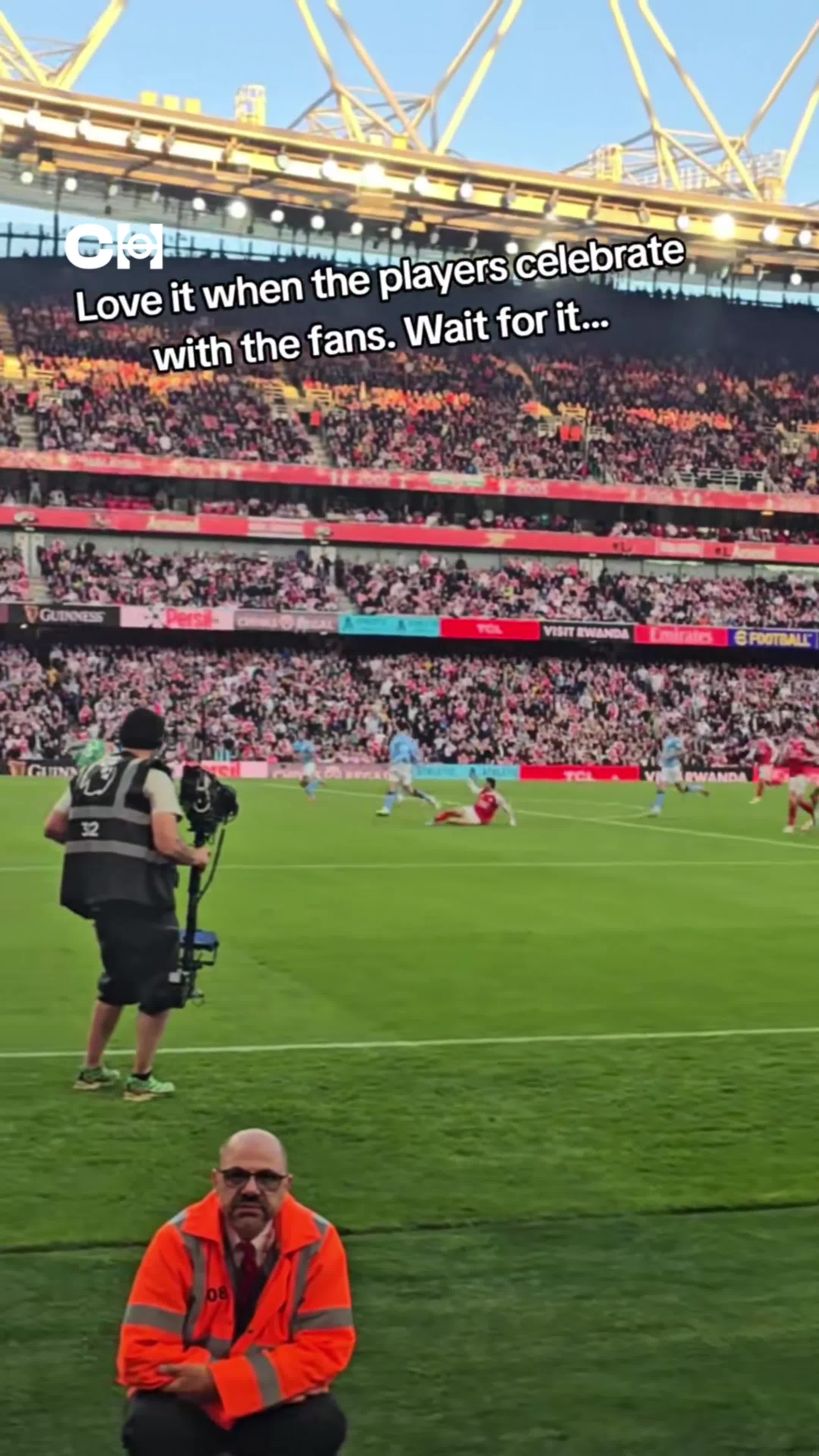 Check out this 𝐛𝐫𝐚𝐧𝐝 𝐧𝐞𝐰 angle of Gabriel Martinelli celebrating with the fans immediately after drawing Arsenal level against Man City.