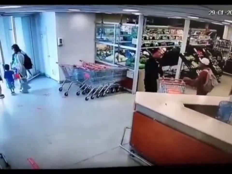 A shoplifter caught stealing got knocked out by a coke bottle thrown by a store employee while trying to make his getaway