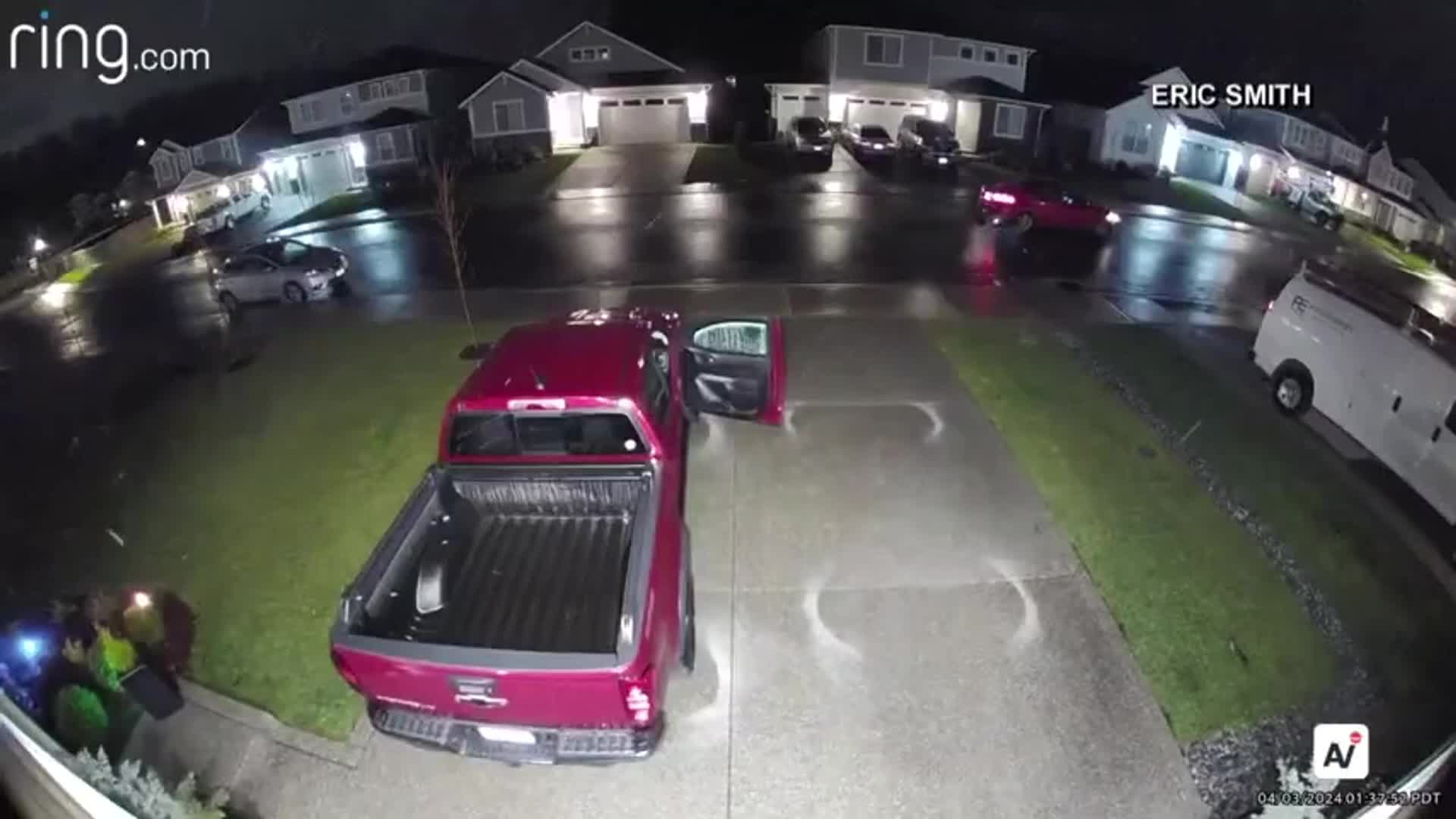 Home owner catches thieves in the act (3)