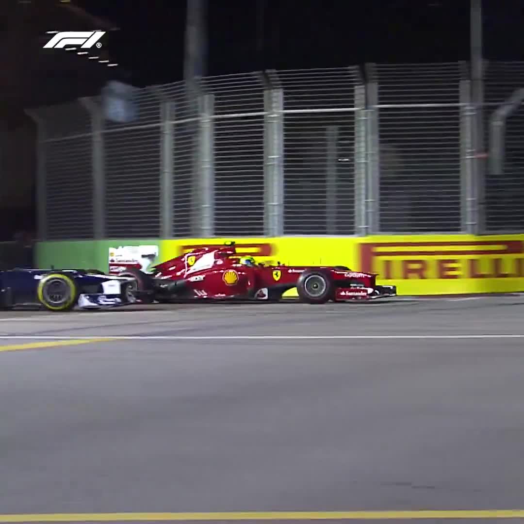 A tense moment between Massa and Senna – Singapore GP 2012