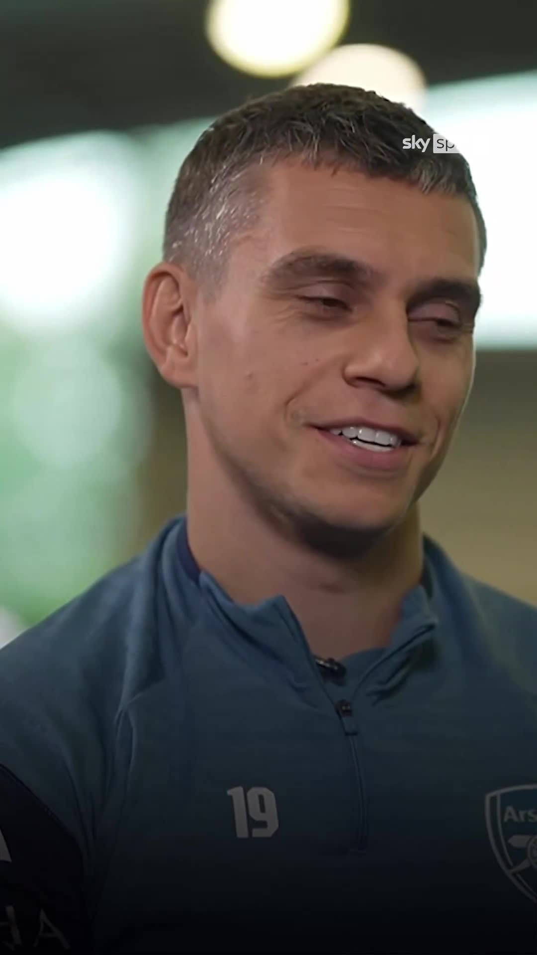 Leandro Trossard on William Saliba