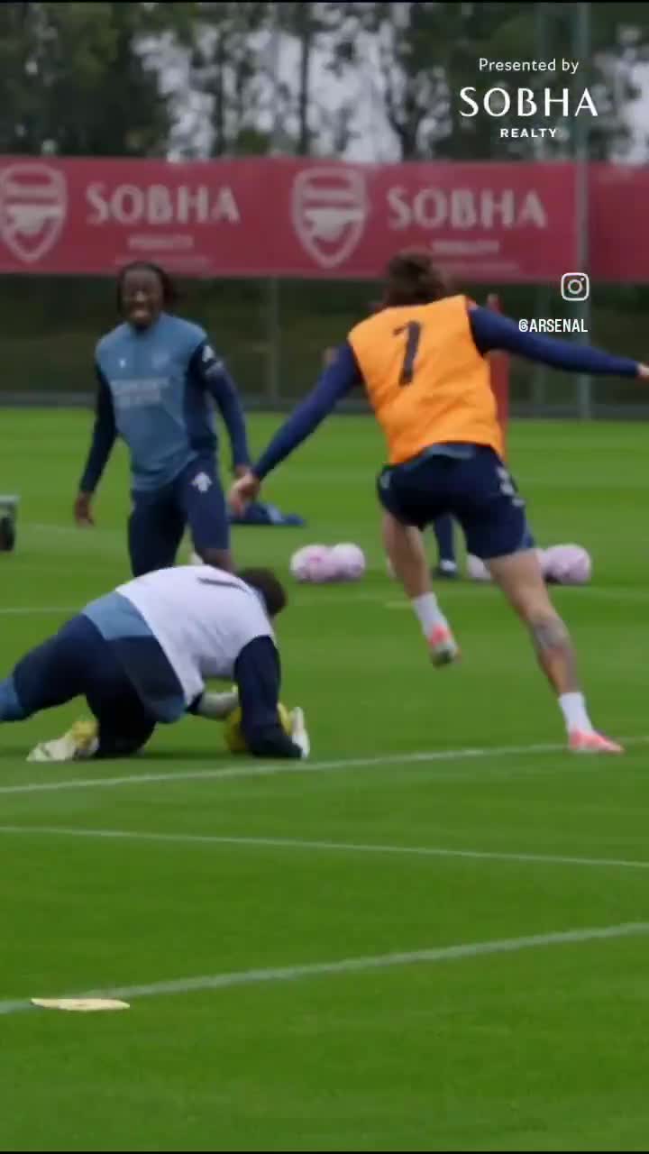 Bukayo Saka training from the Left wing and Eze from the right wing