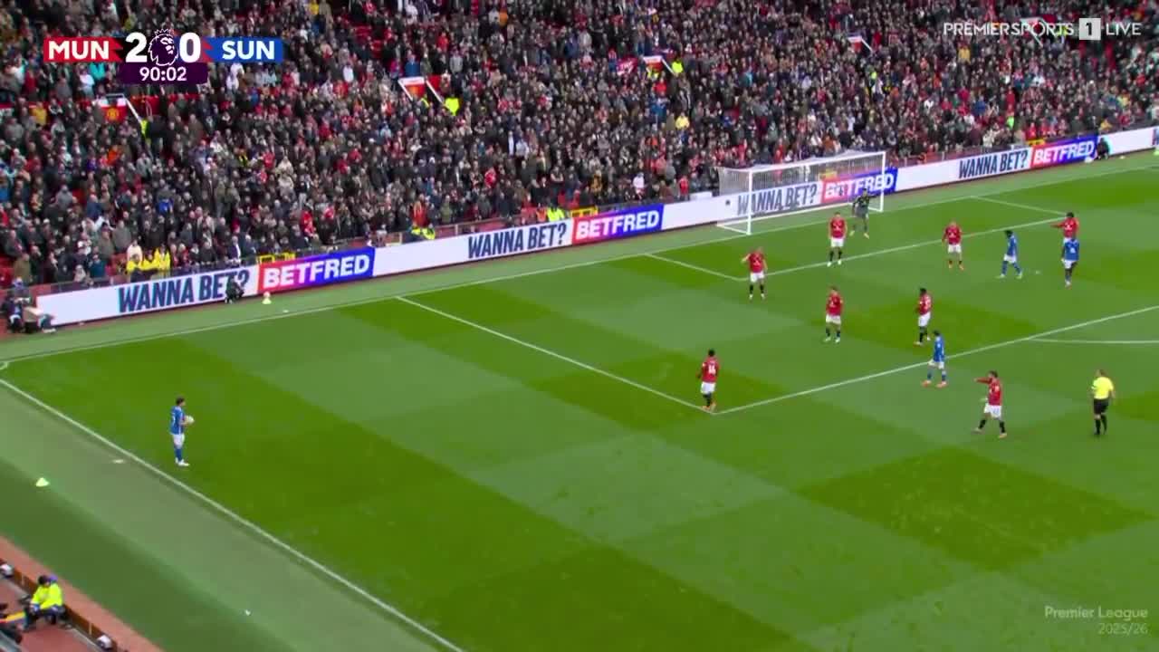 Lammens commanding his defender