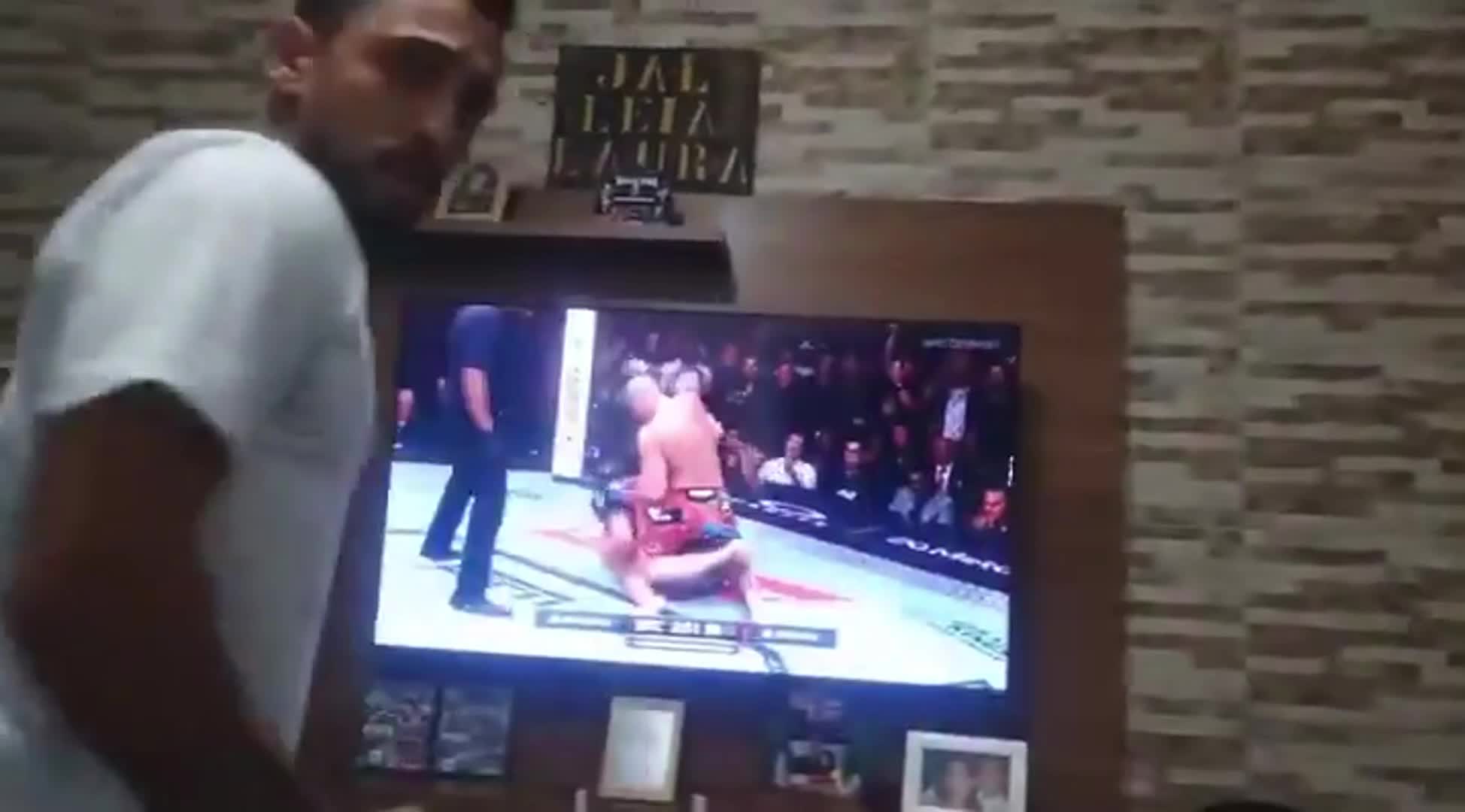 this is how we was watching Alex Pereira KO Ankalaev (2)