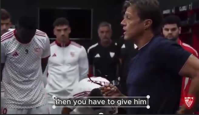 Matías Almeyda's pre-match talk to his Sevilla team against Barcelona