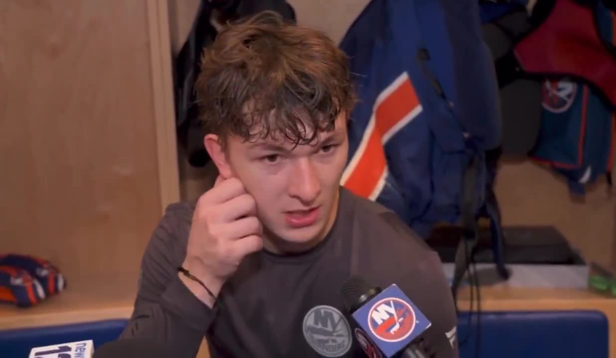 After Matthew Schaefer officially made the @NYIslanders opening night roster, he got text from Nick Foligno