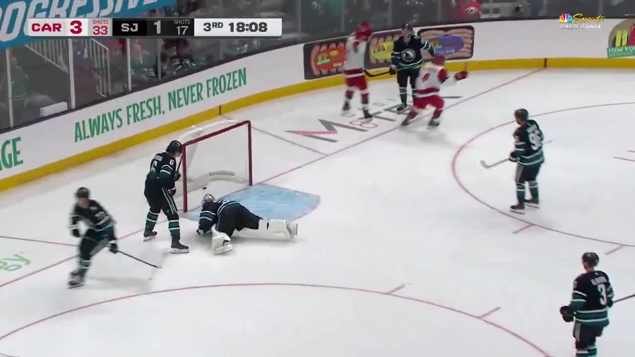 Some tic-tac-toe passing by the Hurricanes to go up 3 goals!