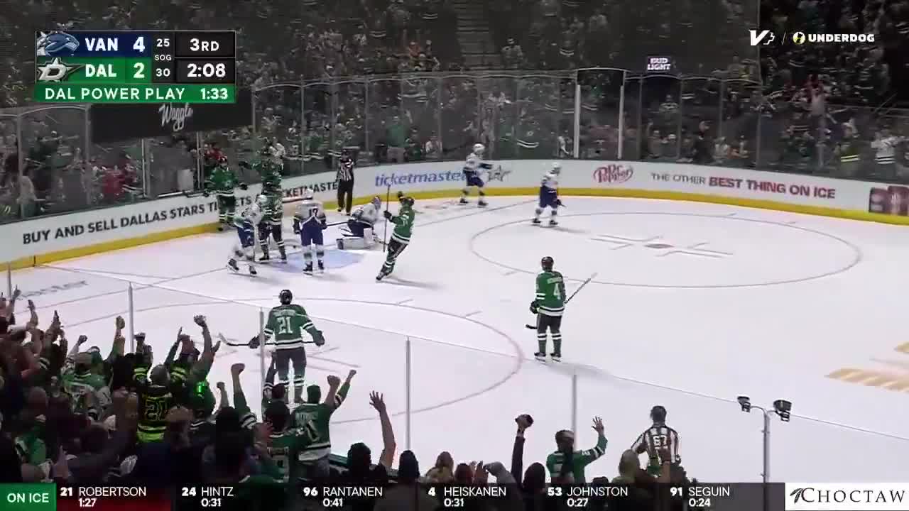 The Stars make it a one goal game late in the third