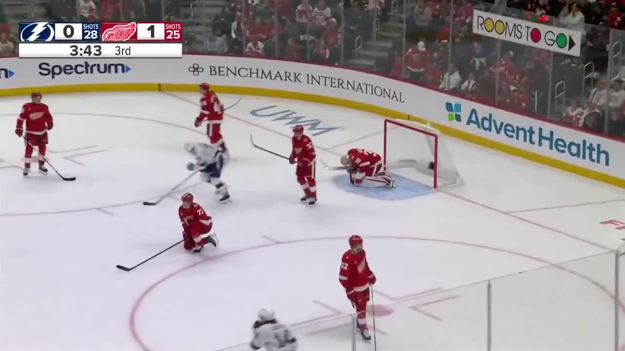 JJ MOSER ties it up for the Lightning late!