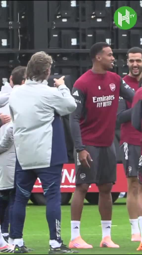 Gabriel couldn't stop laughing at assistant coach Gabriel Heinze during Arsenal training