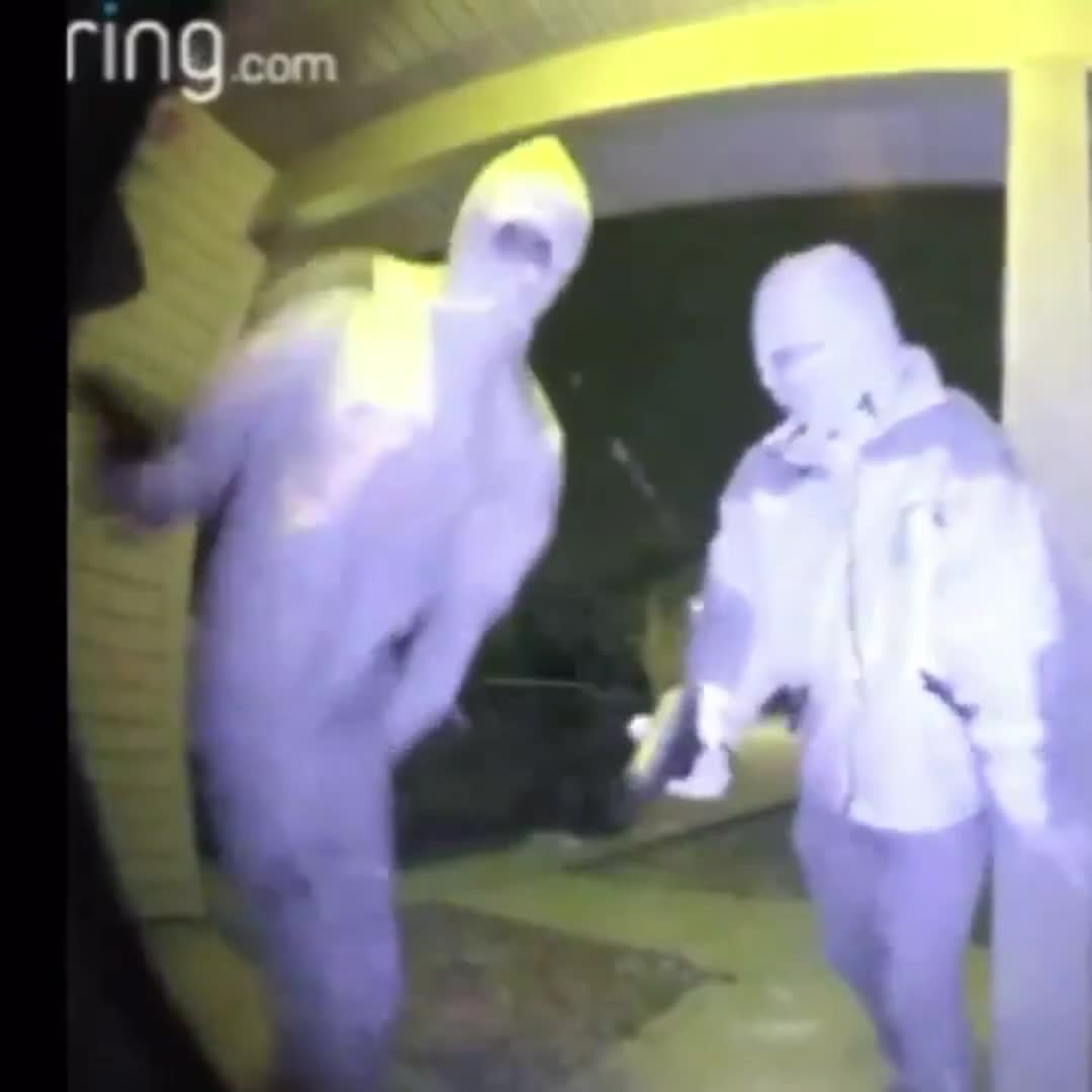 Bro just ruined the robbery (2)