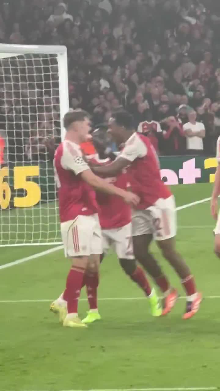 Saka and Gabriel celebrate with Gyökeres – pure joy!