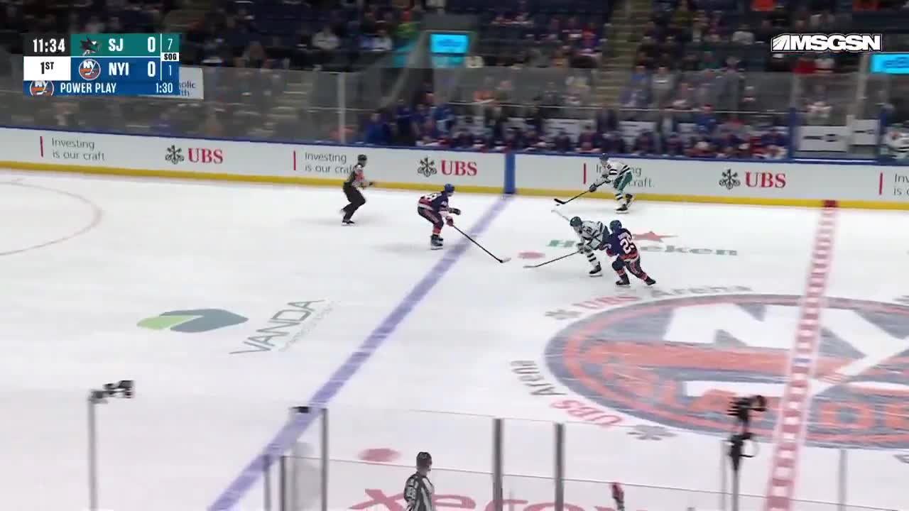 Ty Dellandrea with a GREAT steal and then pass to Graf for the Shorty