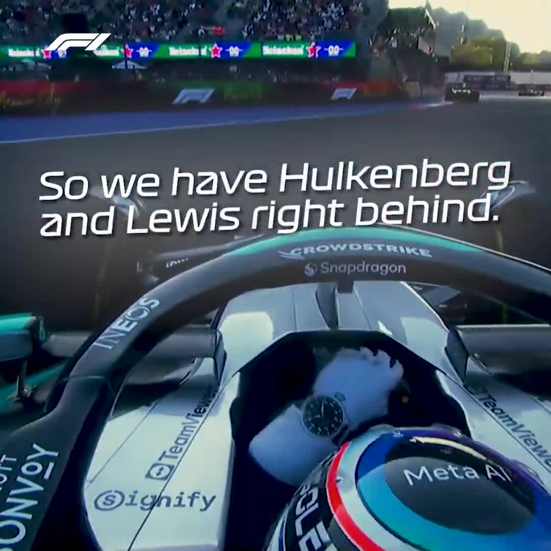 Close moment between Kimi Antonelli and Liam Lawson at the hairpin