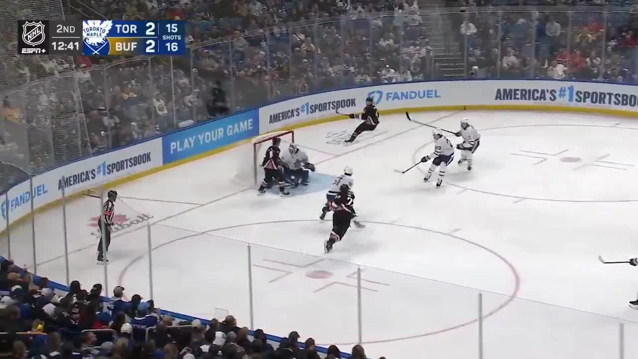 Tage Thompson doing Tage Thompson things