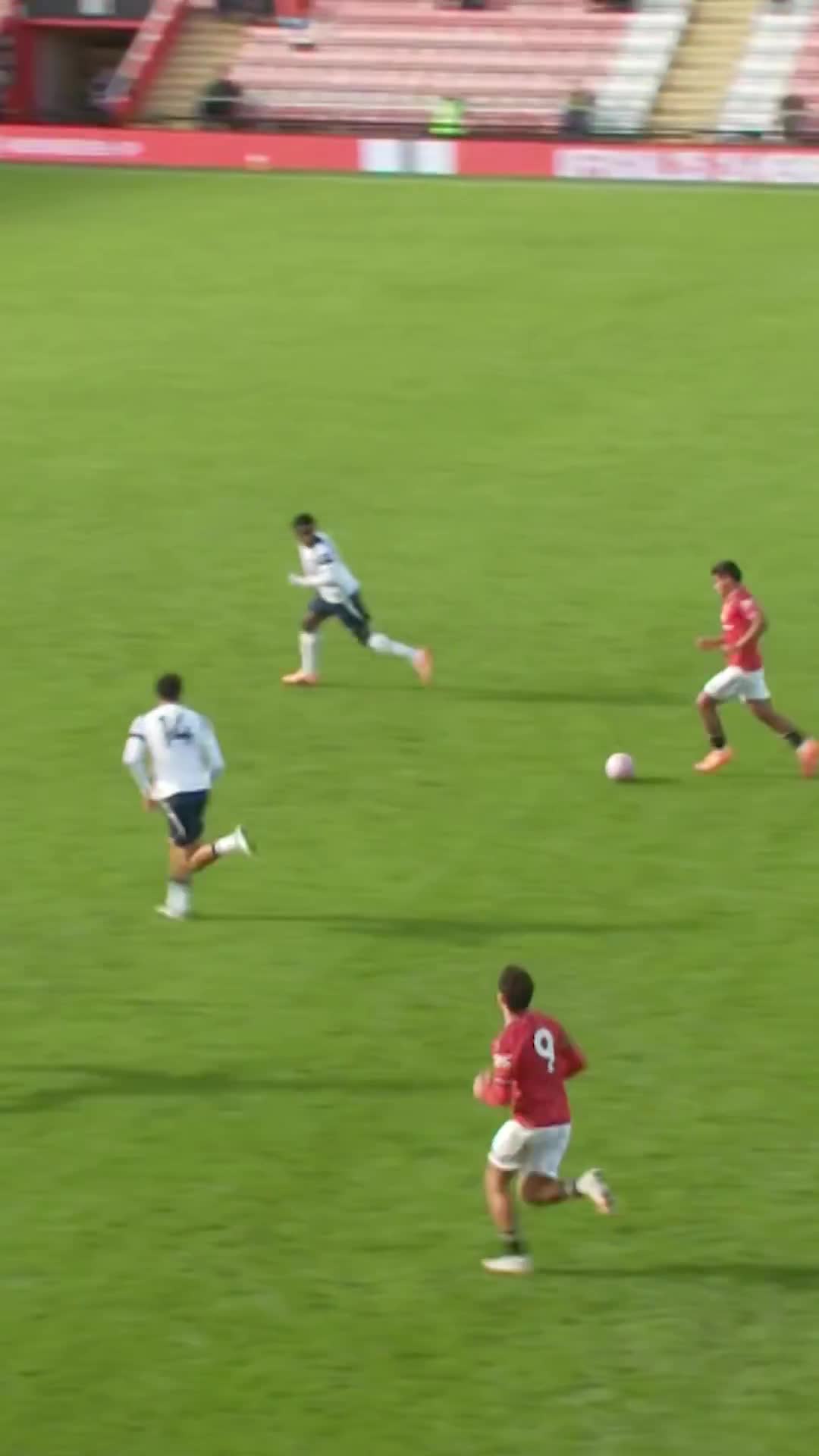 Diego Leon scored this solo goal for Manchester United U21 against Tottenham u21s