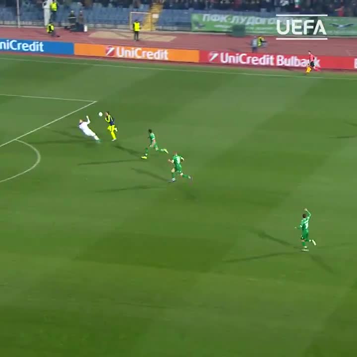 On this day, 9 years ago, Mesut Özil scored 𝗧𝗛𝗔𝗧 in the Champions League
