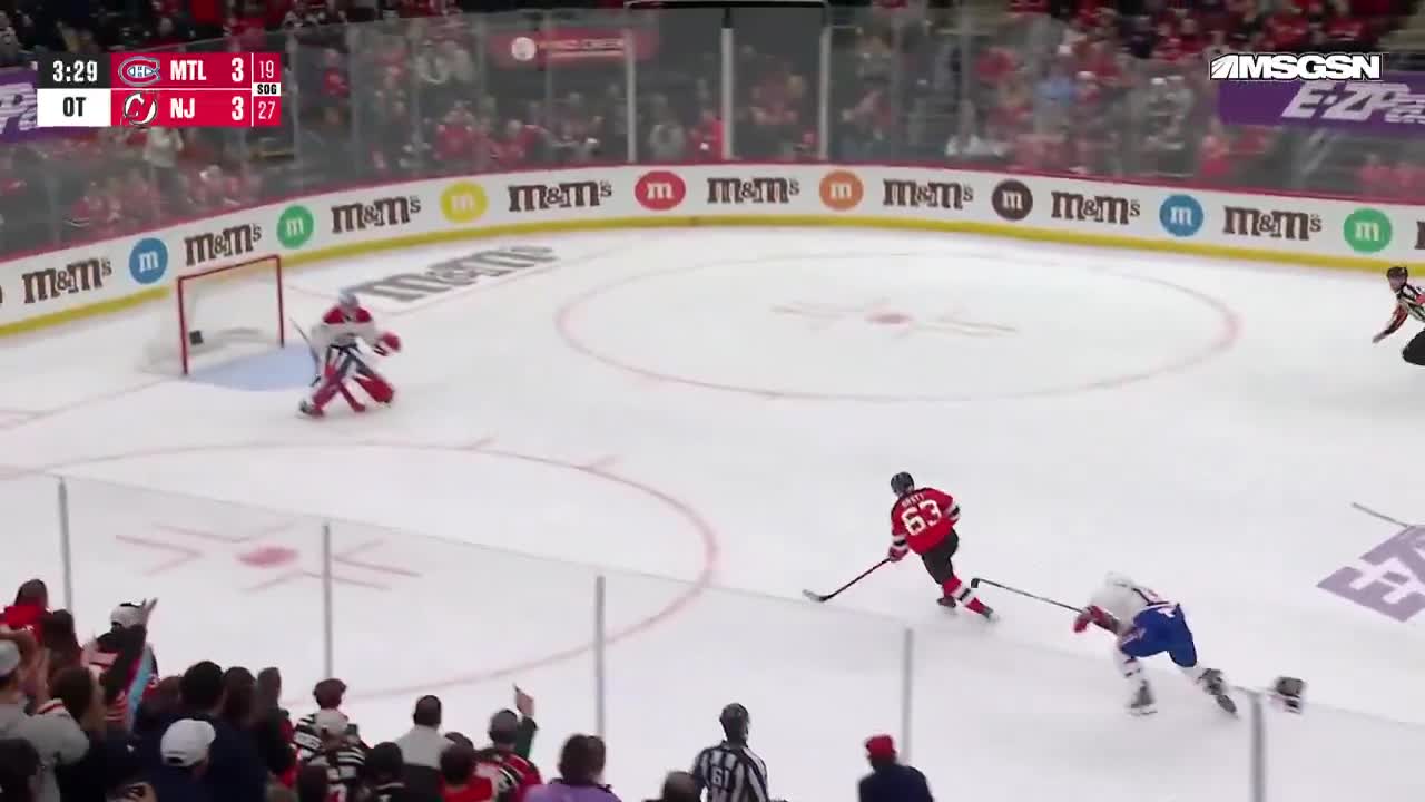 BRATT GETS THE STEAL AND THEN WINS IT FO...