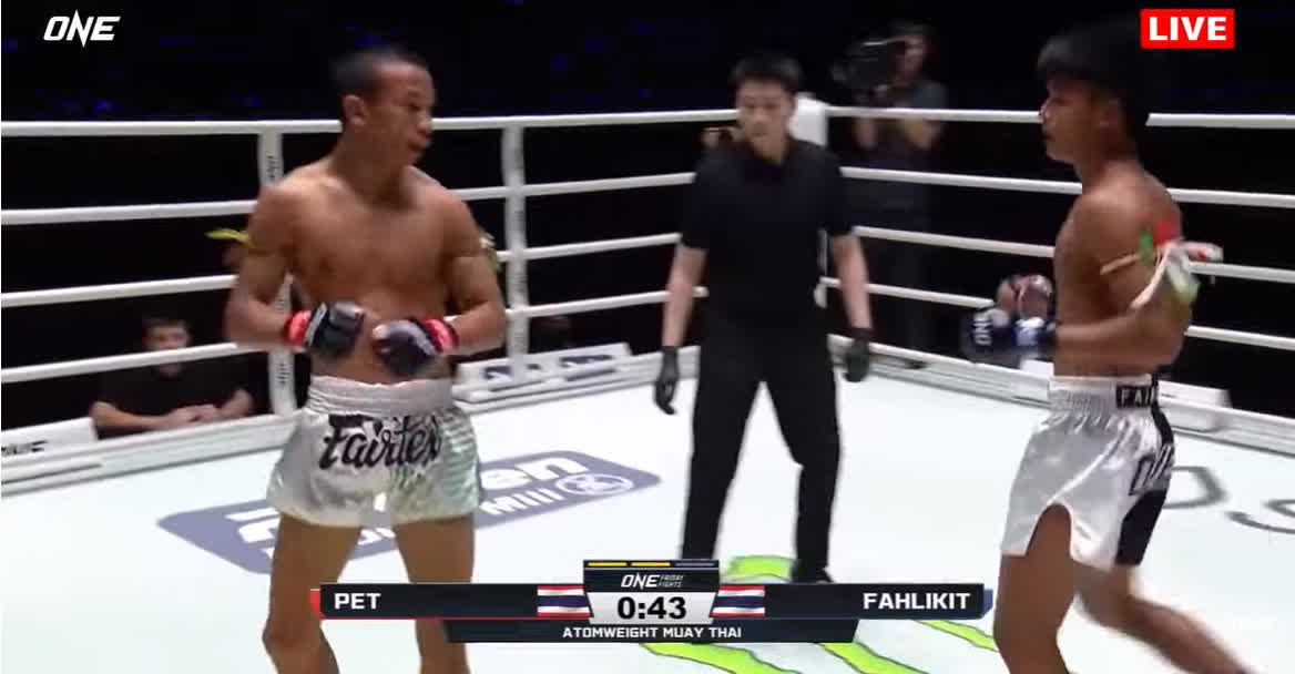 [SPOILER]  Pet Suanluangrodyok vs Fahlikit NayokJoyprajin