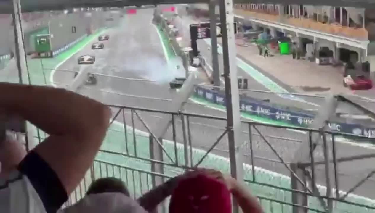 Gabriel Bortoleto’s crash from the stands (3)