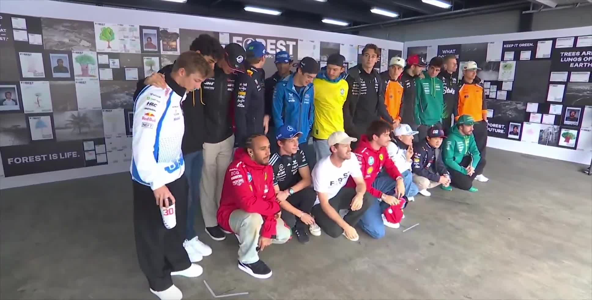 Nice group shot of the drivers before the race