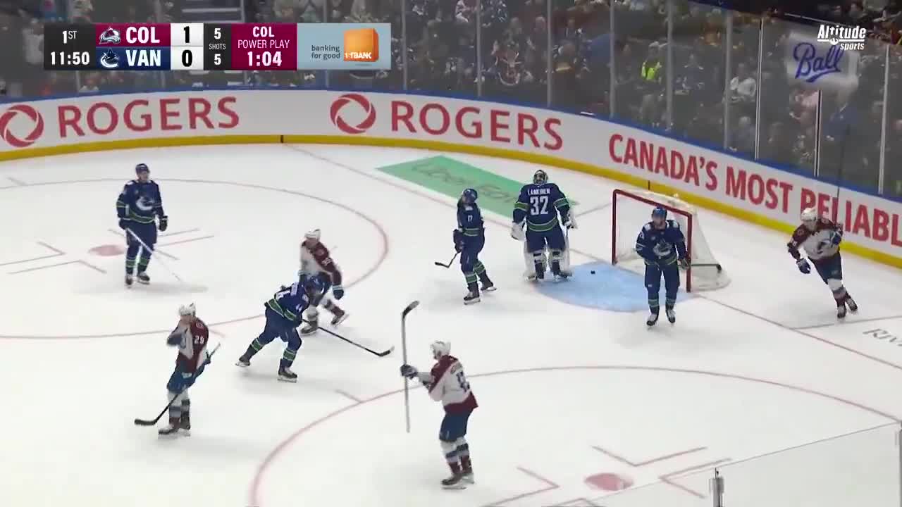 Not even halfway through the first period and MacKinnon has 2 goals