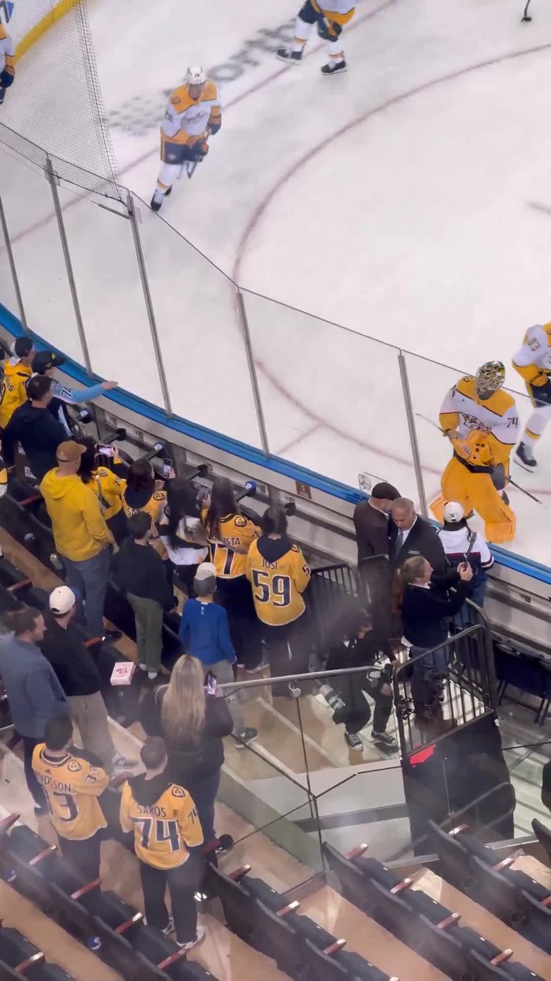 Saros played rock, paper, scissors with a fan in exchange for a stick