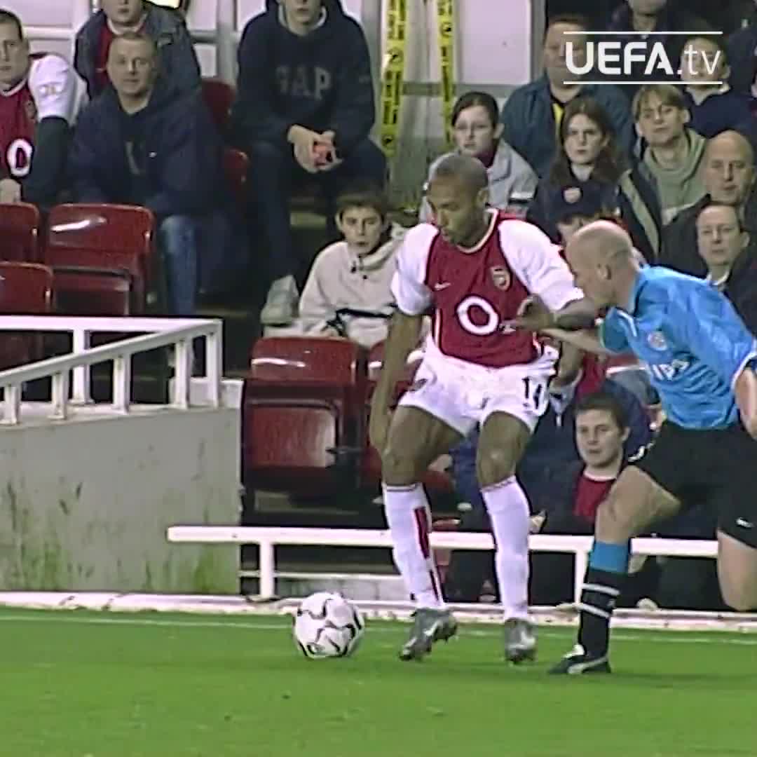 Thierry Henry sending multiple PSV players for hot-dogs, 23 years ago today at Highbury.