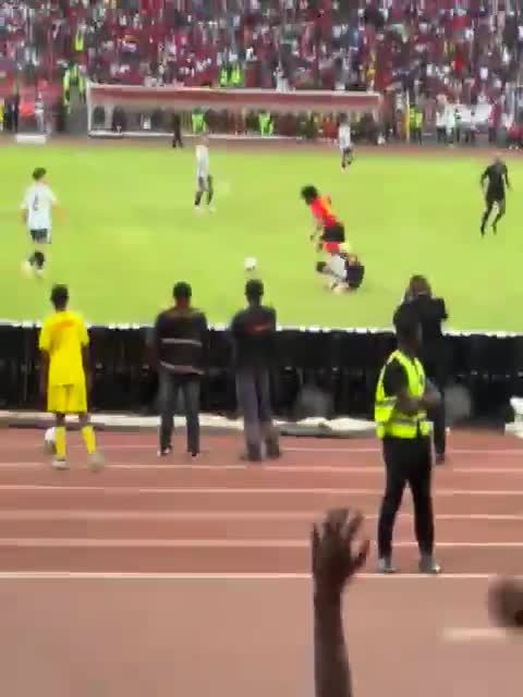 The fans cheered at Messi’s piece of skill