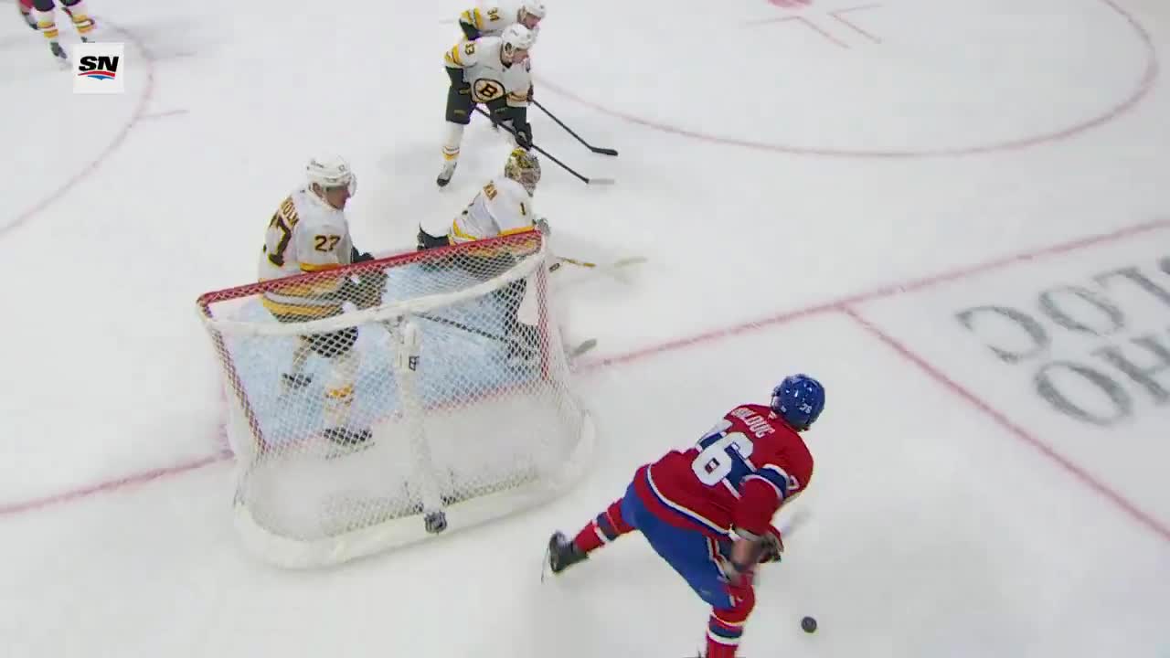 McAvoy went full HIT STICK on Slafkovsky who was not too happy with him afterwards