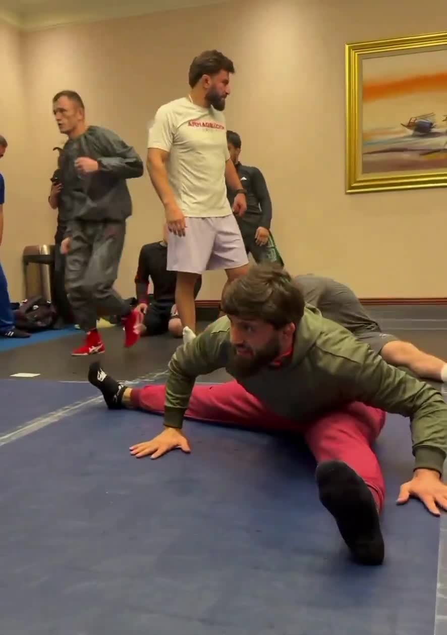 Khamzat Chimaev flew out to Qatar to support Arman Tsarukyan ahead of his upcoming fight