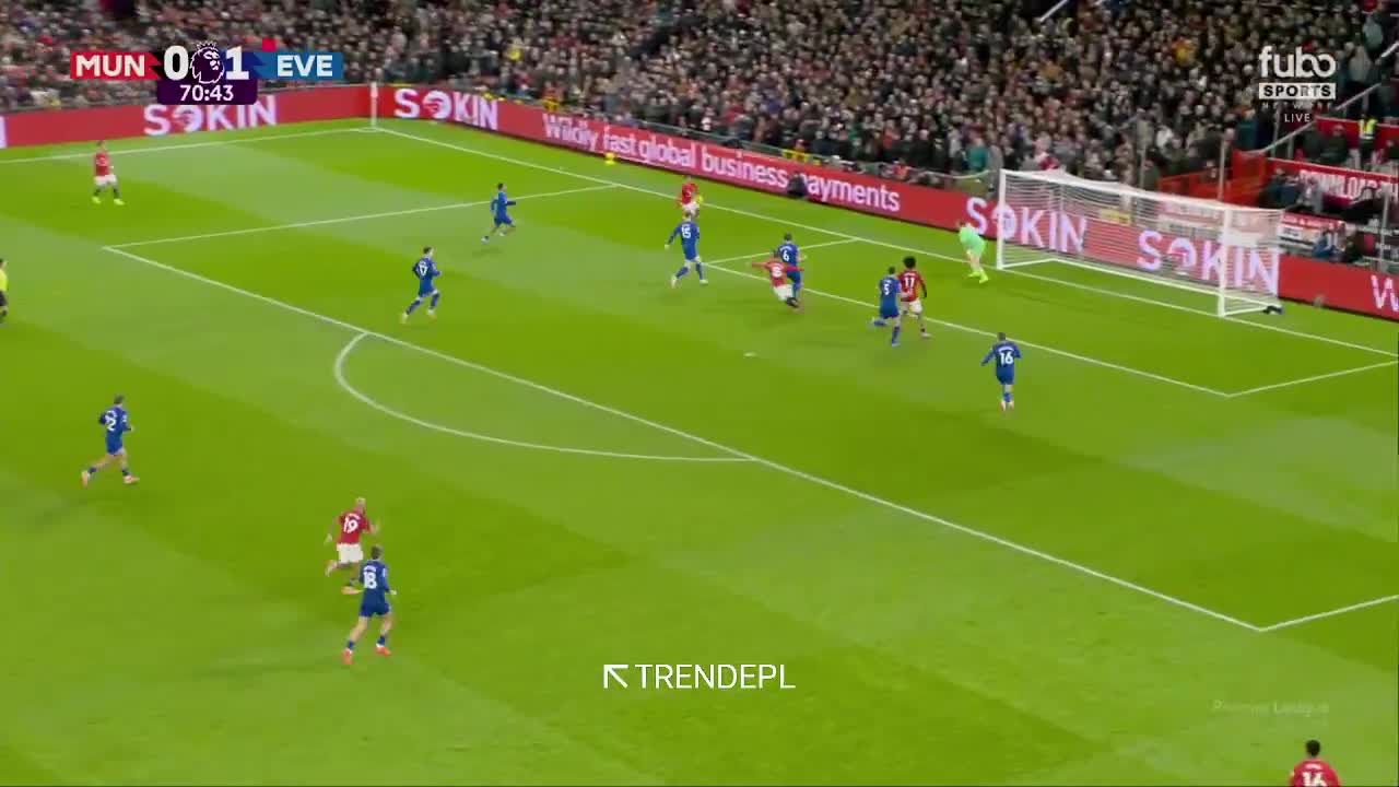 Bruno Fernandes misses chance against Everton