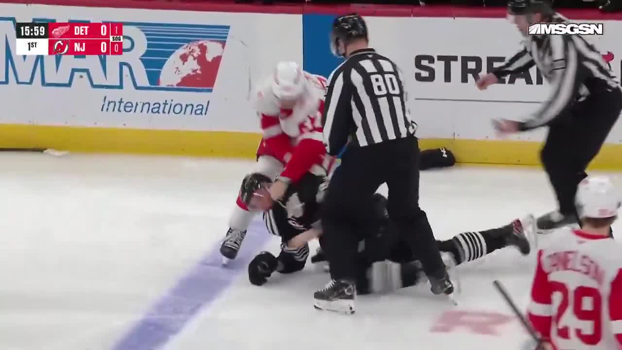 A 50 second tilt with not a lot of punches between Noesen and Compher 😂🥊