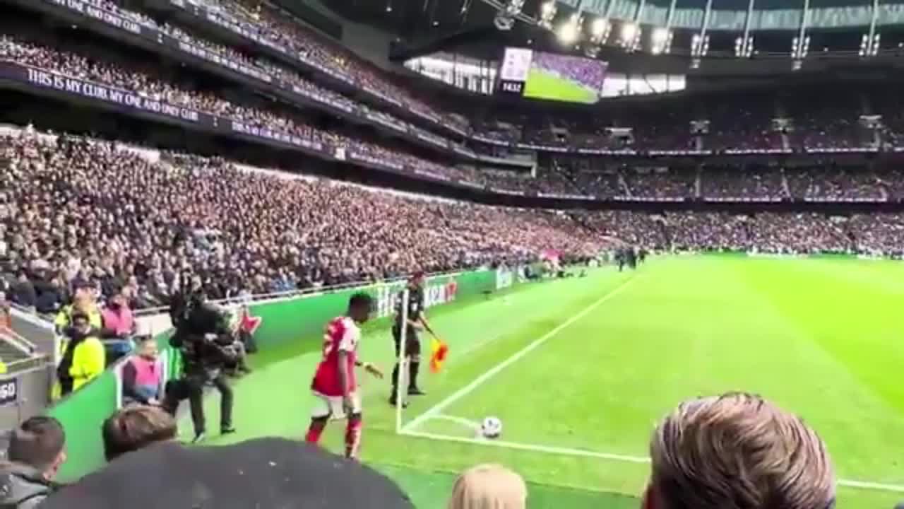 Spurs fans were singing ‘You let your country down’ to Bukayo Saka just for him to shushed them straight after (2)