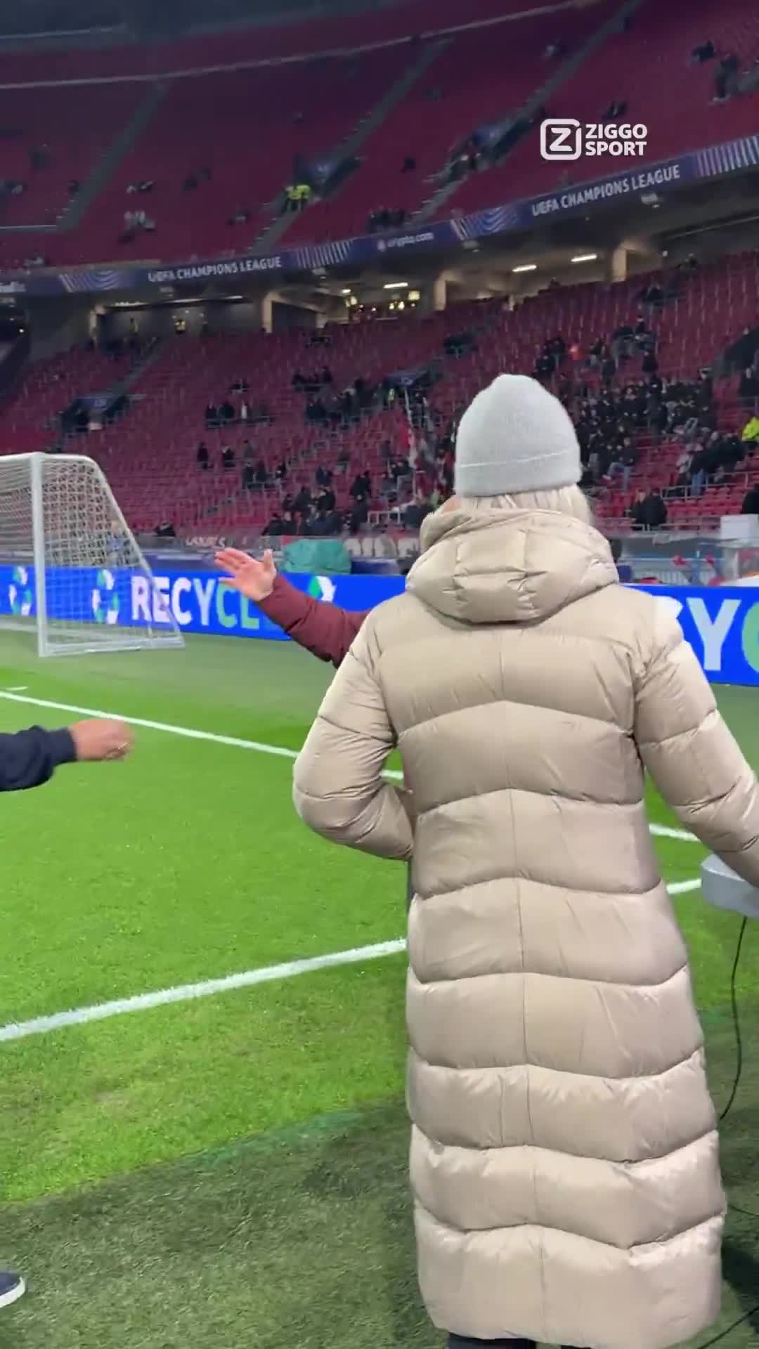 Before the Ajax vs Benfica match, Jose Mourinho was reunited with Wesley Sneijder. They both won the treble together at Inter