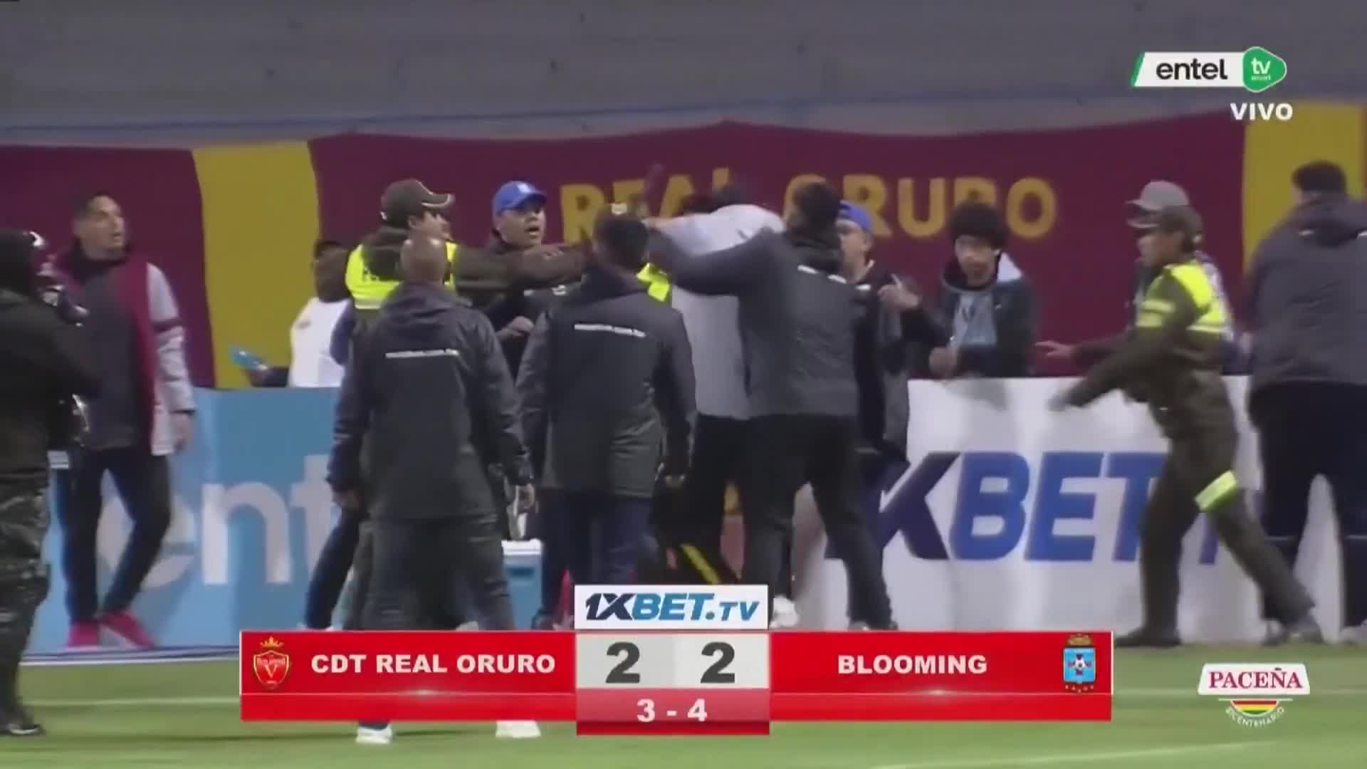 Brawl occurs during Real Oruro vs Blooming match in Bolivia