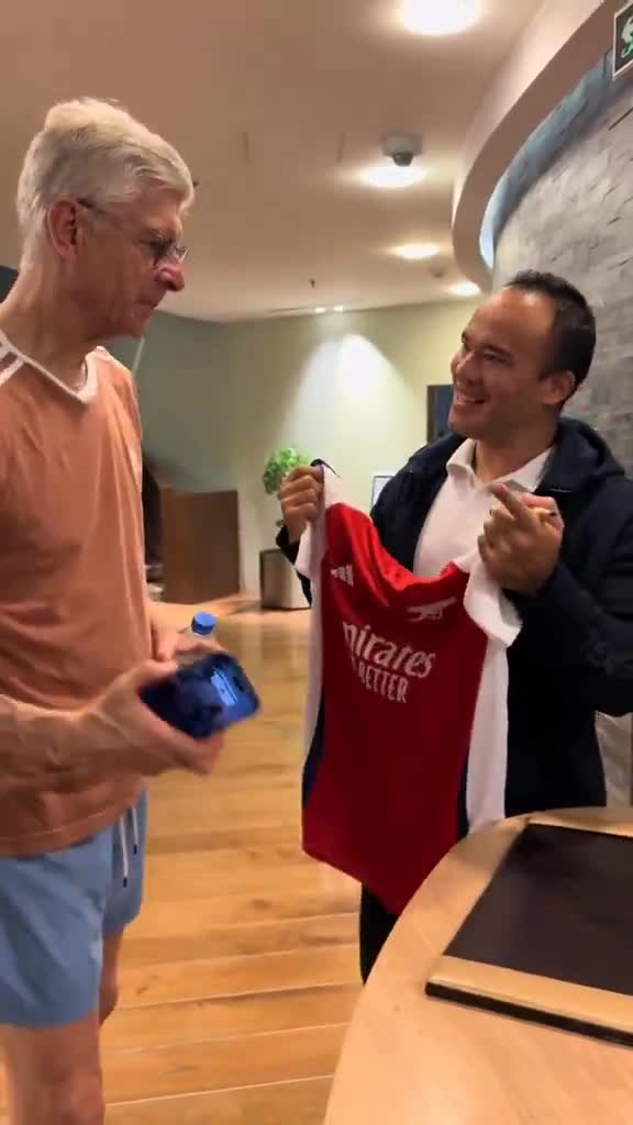 Arsène Wenger sending a message to Arsenal fans in Nepal