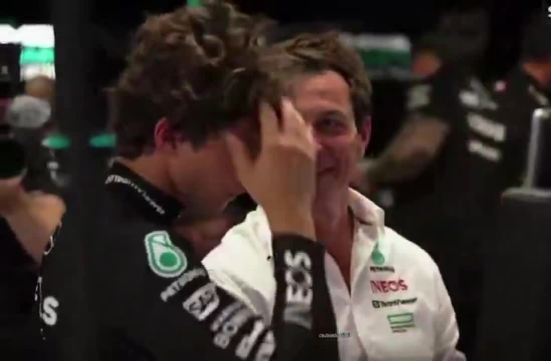 A heartwarming moment between Toto and Kimi. (2)