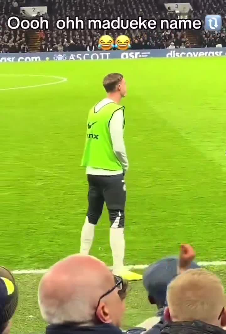 Cole Palmer reacting to Chelsea fans booing Noni Madueke