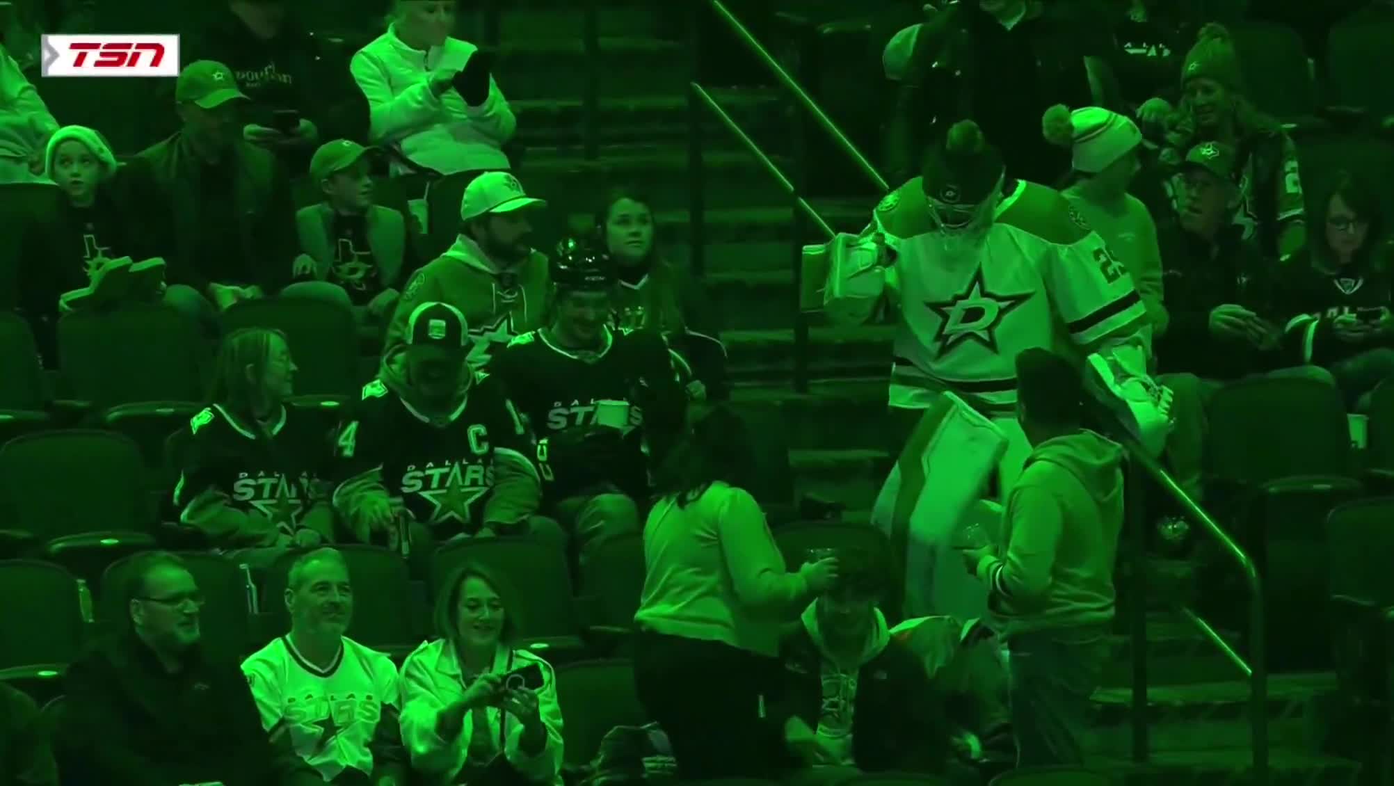 Now we got fake Jake Oettinger AND Jason Robertson in the stands in Dallas