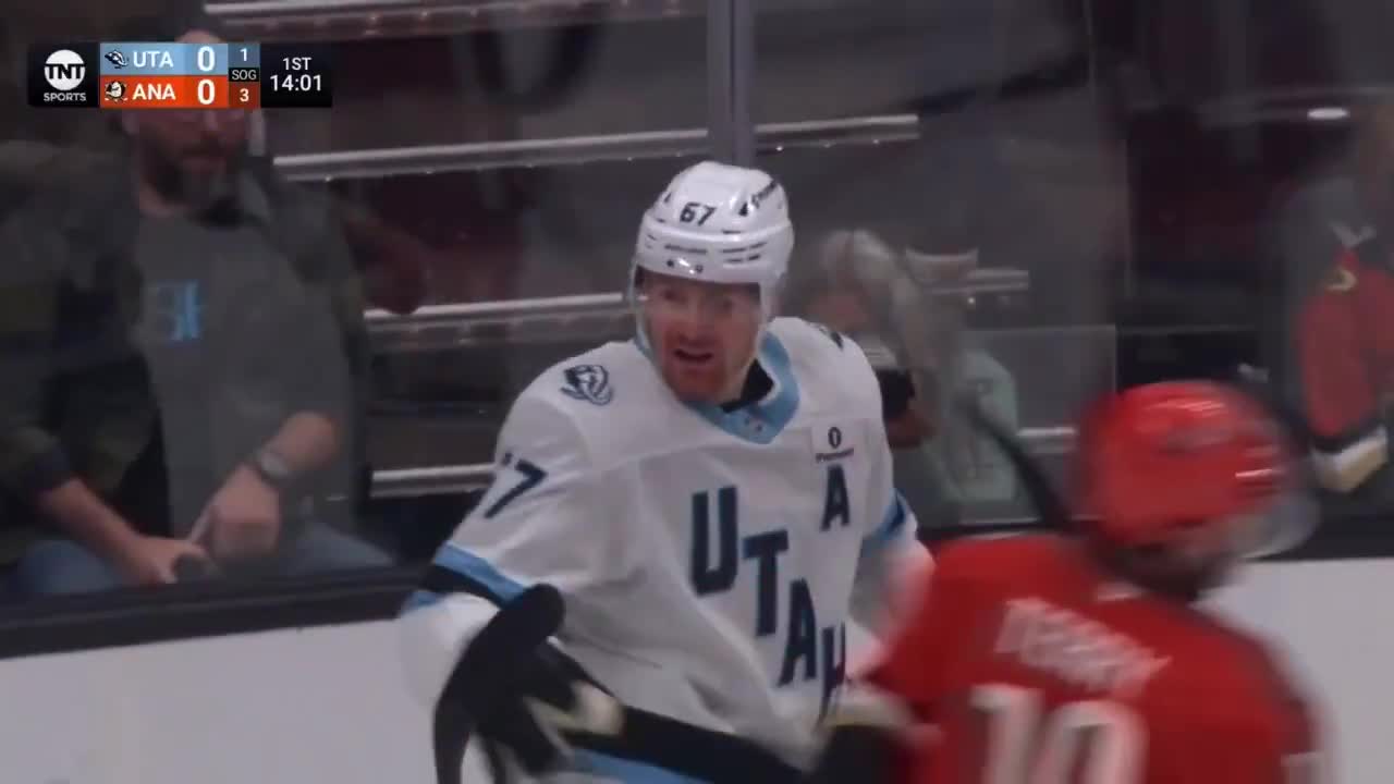 Carcone with the behind the back pass and Crouse finishes it with SMOOTH hands