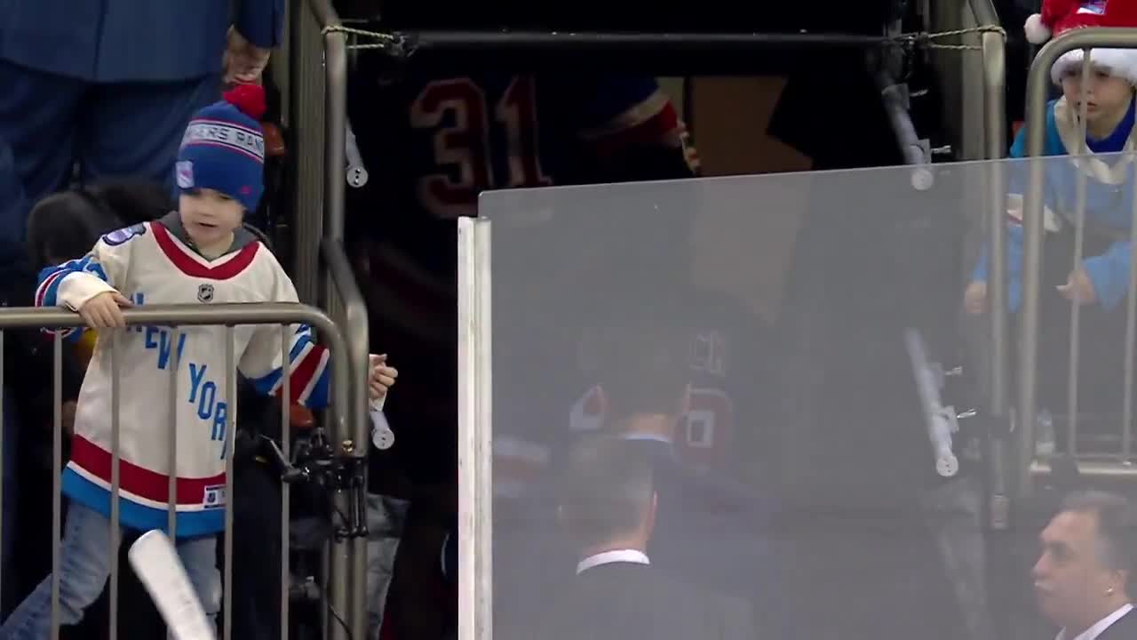 Igor Shesterkin just DESTROYED his stick while heading off the ice after the Rangers 14th home loss of the season