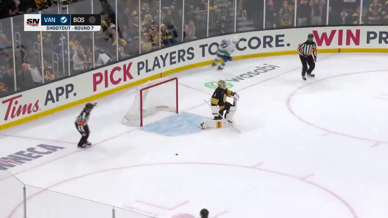 Recently acquired Liam Ohgren WINS IT for the Canucks in the shootout who are now 4-0 in the post Quinn Hughes era