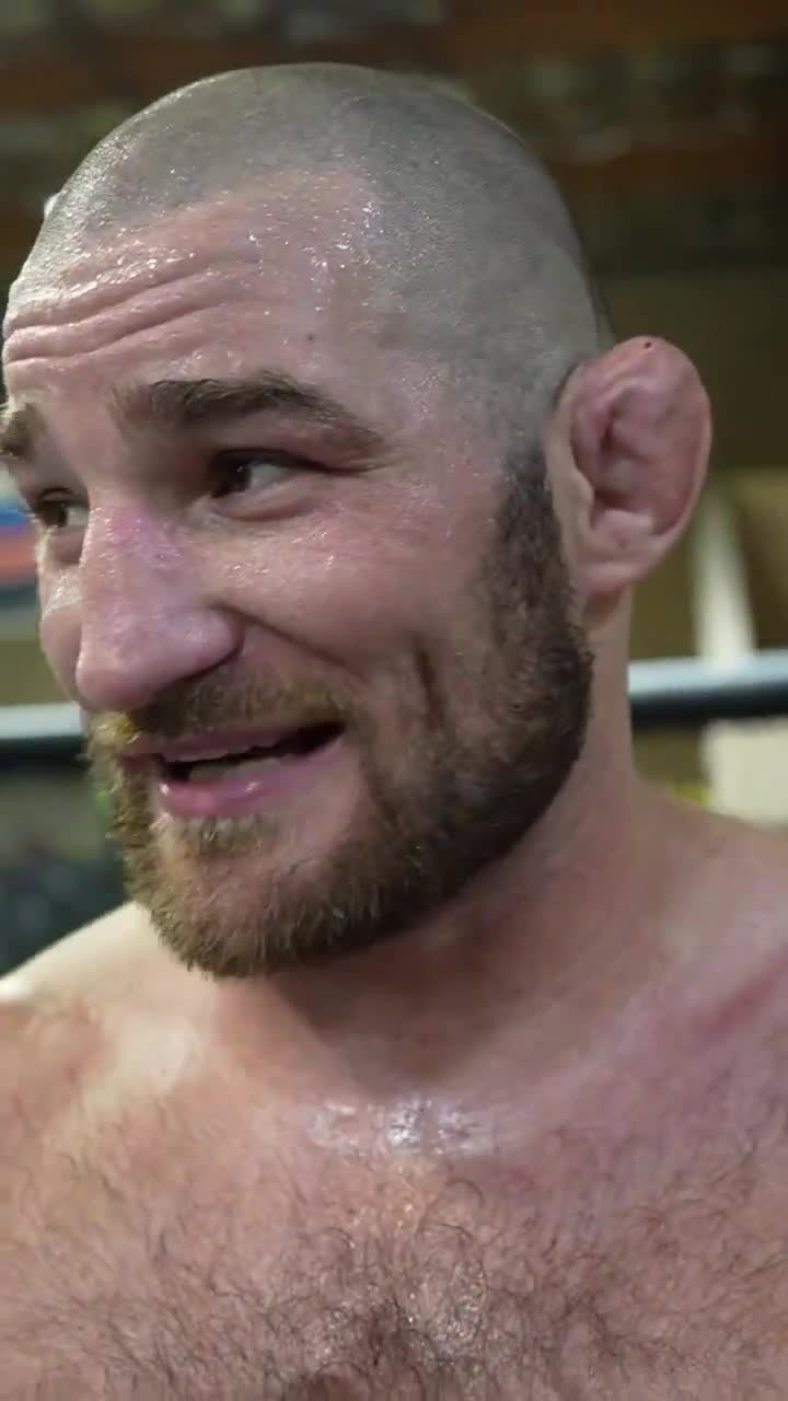 Strickland and Alex Pereira going hard sparring