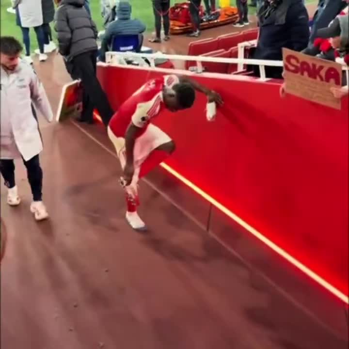 Bukayo Saka gifting his matchworn boots to a young fan, after Arsenal beat Brighton…