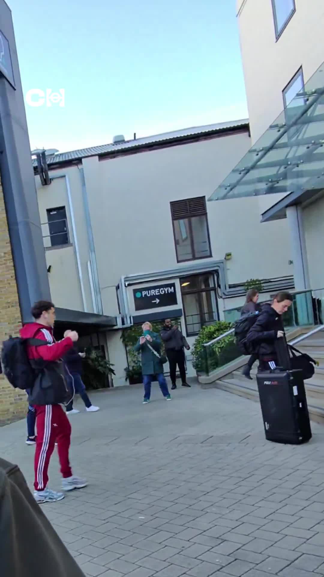 The Arsenal squad arrive pre-Aston Villa featuring Kai Havertz and Benjamin White.