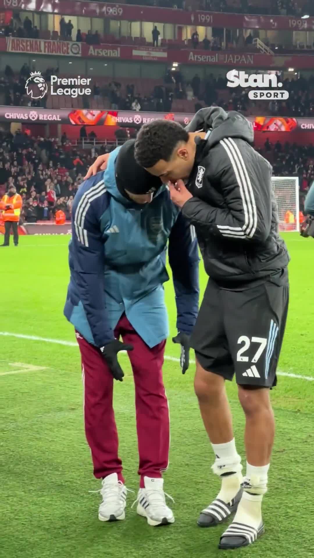 Declan Rice gestures that his knee is swolen and appears to tell Morgan Rogers