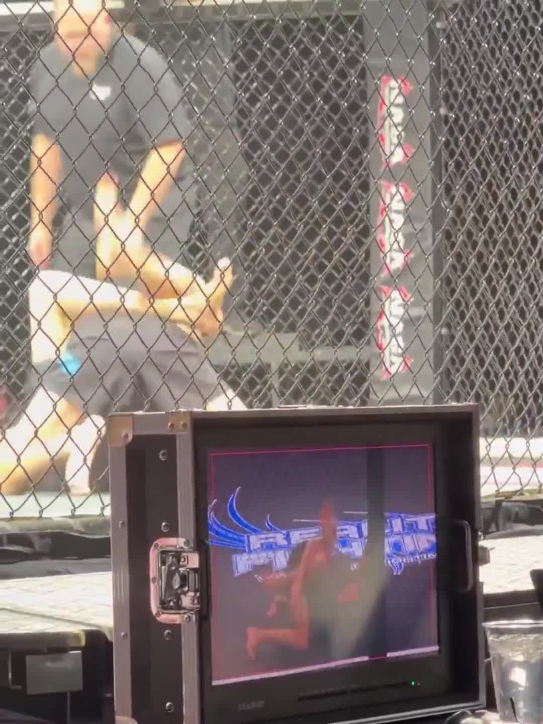 Alex Pereira’s son is so identical to him that he raised his hands just like his father when he won, and Alex was smiling proudly watching.