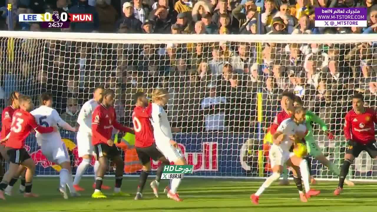 Leeds United  penalty shout against  Manchester United