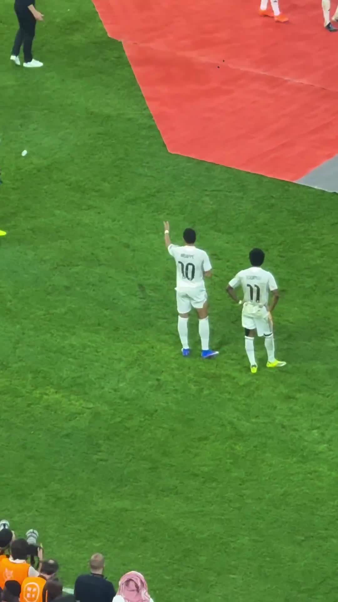 Xabi Alonso’s authority was called into question after the incident with Kylian Mbappé last night